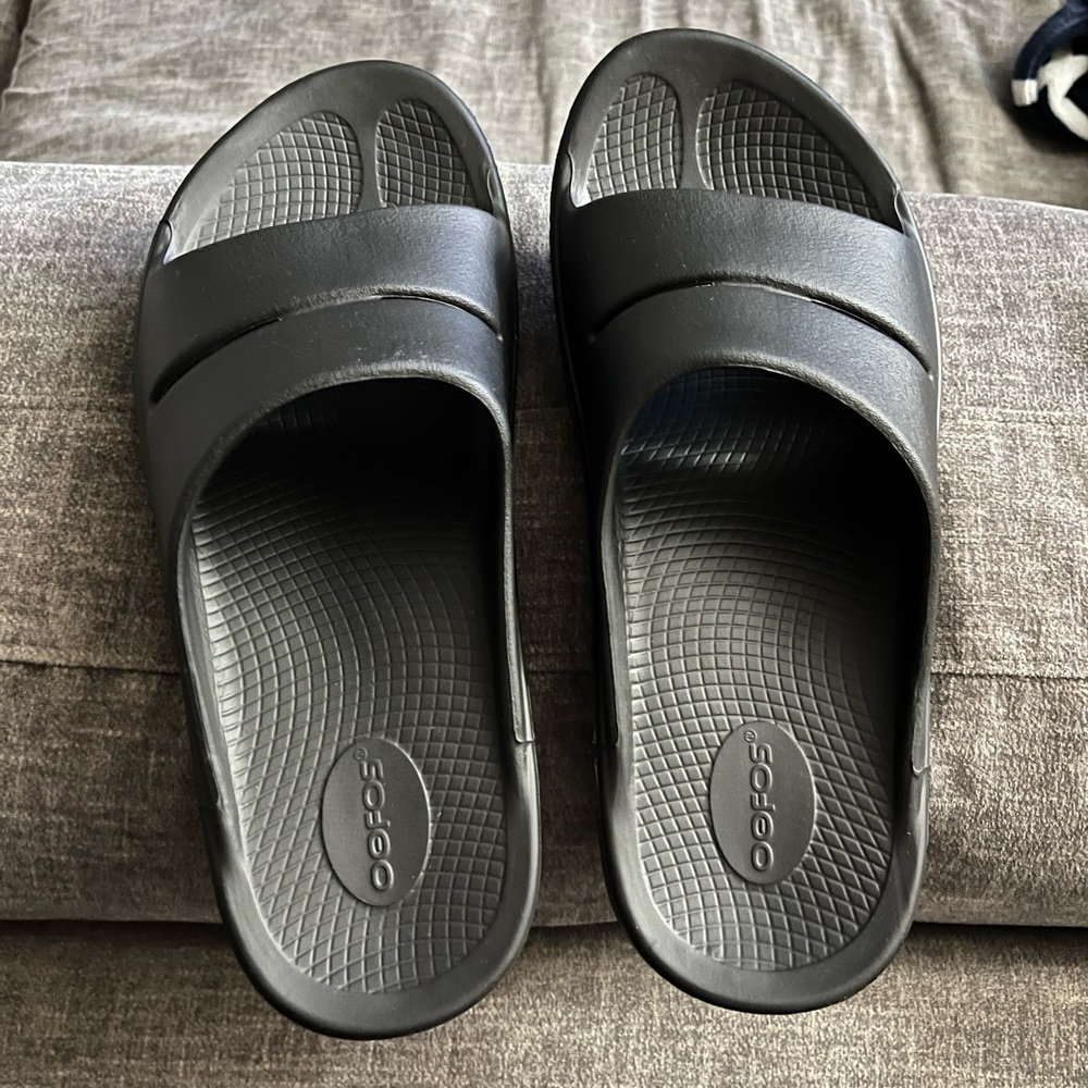 OOFOS BLACK SLIDES, like new, can’t remember ever wearing..